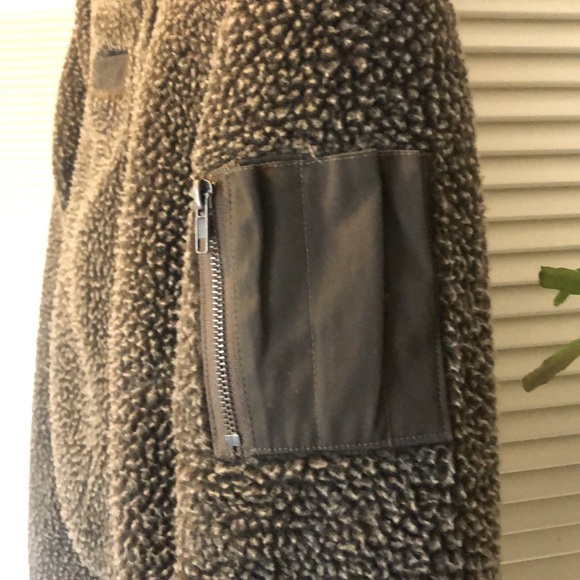 UP Sherpa Jacket - Picture 2 of 3